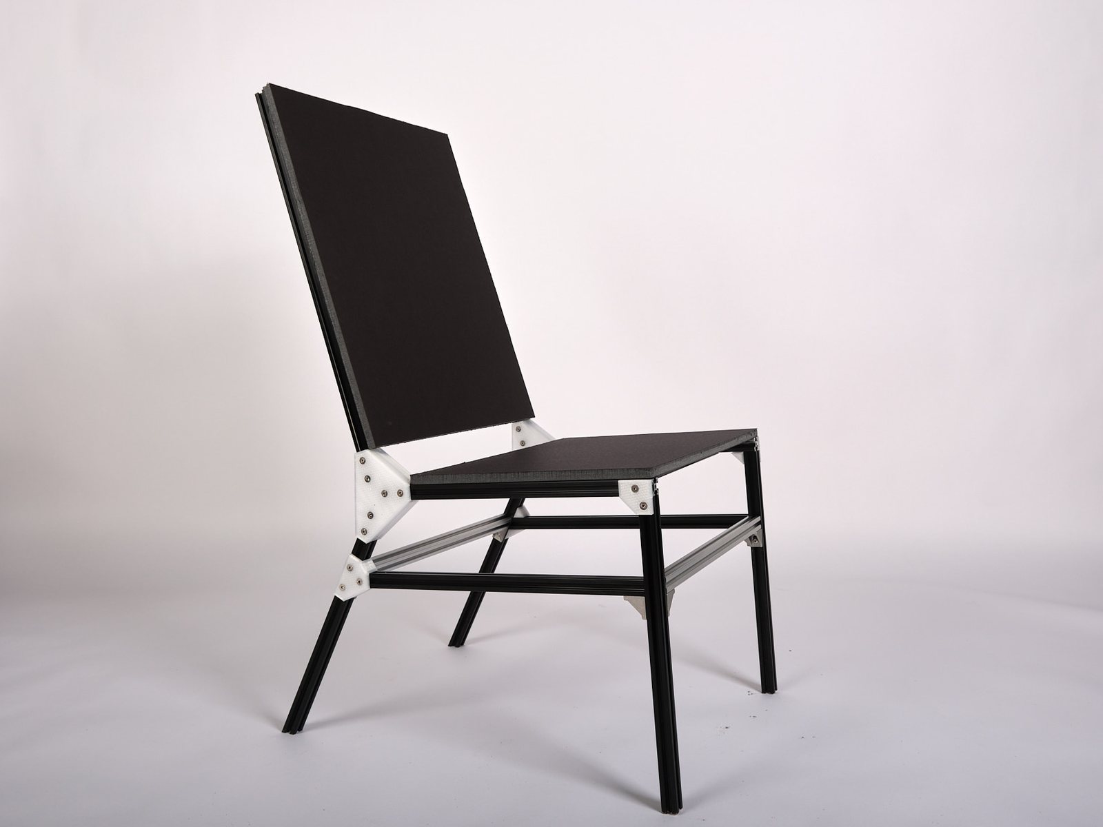 A chair prototype in the studio: aluminum extrusion with 3D-printed joints